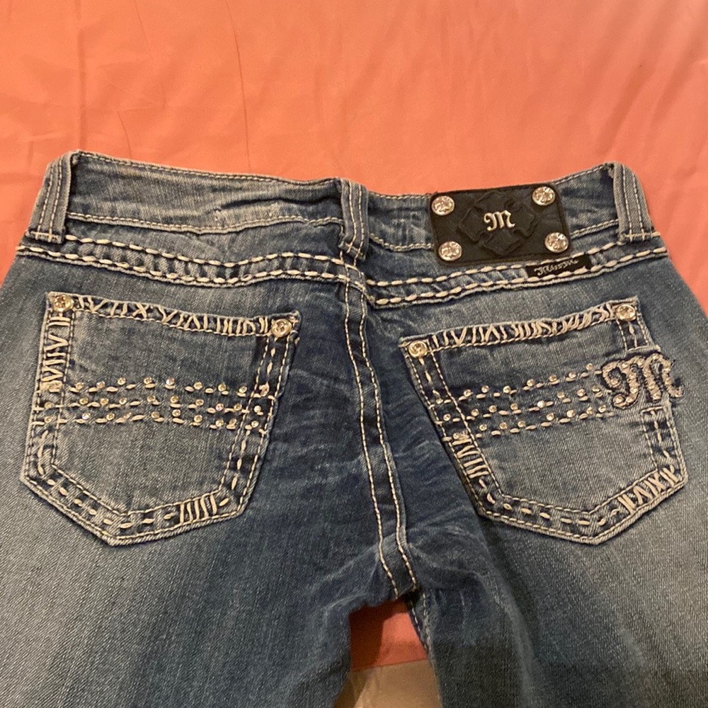 Beautiful miss me jeans with diamonds on back skinny jeans